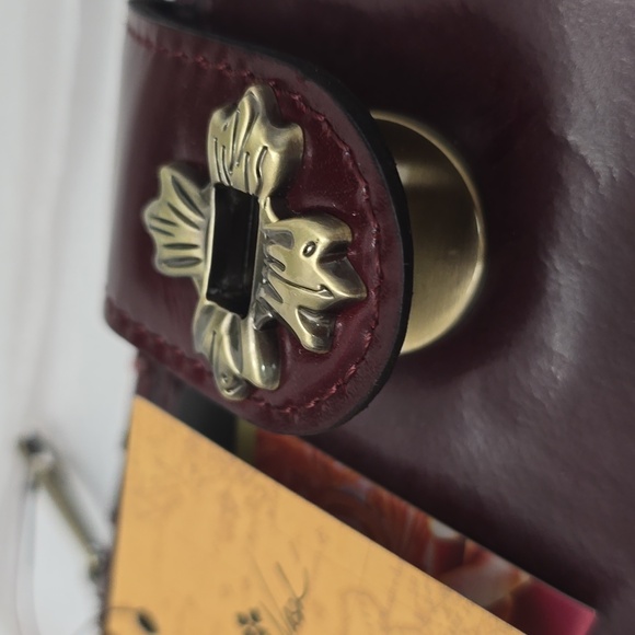 NWT Patricia Nash Marene Floret Twist Lock Red Patent Bi Fold Leather Wallet - Picture 13 of 16